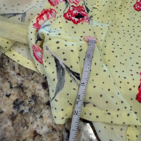 Jolt yellow floral romper open back SZ medium - Picture 7 of 9